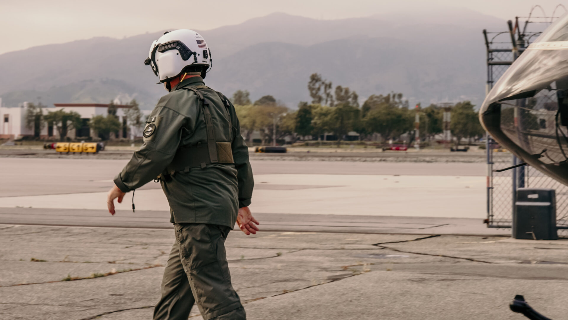 Caldera wind shirt on flightline